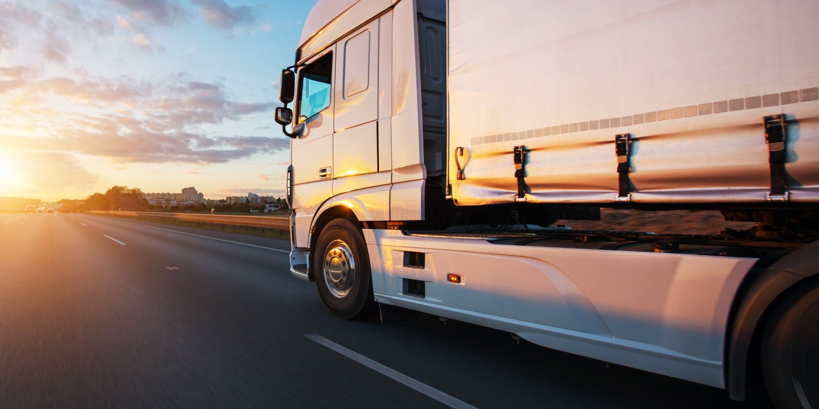 Jak systemy GPS i telematyczne wspierają redukcję kosztów w firmach transportowych?